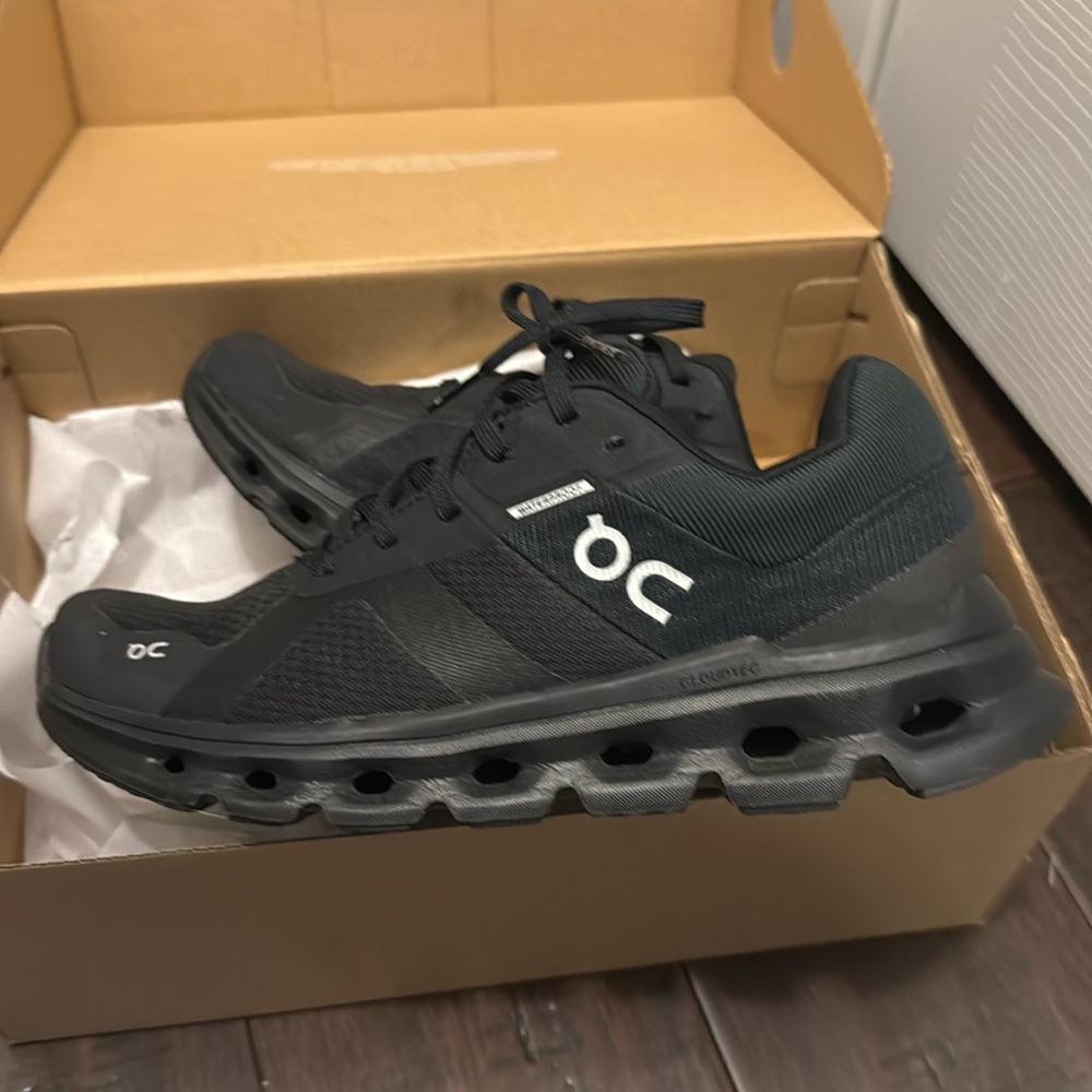 On cloudrunner waterproof sneakers